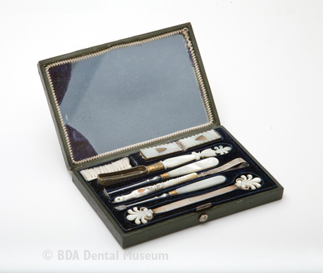 Image of dental cleaning set